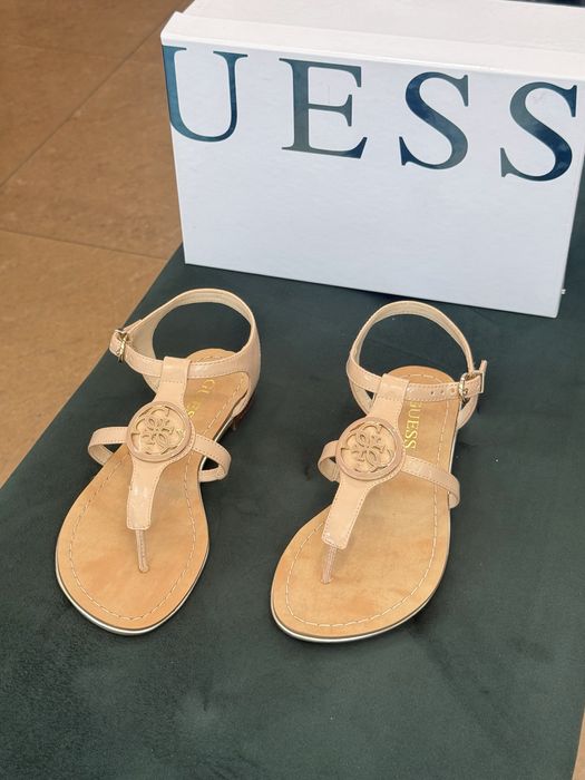 Дамски сандали GUESS от естествена кожа намалени