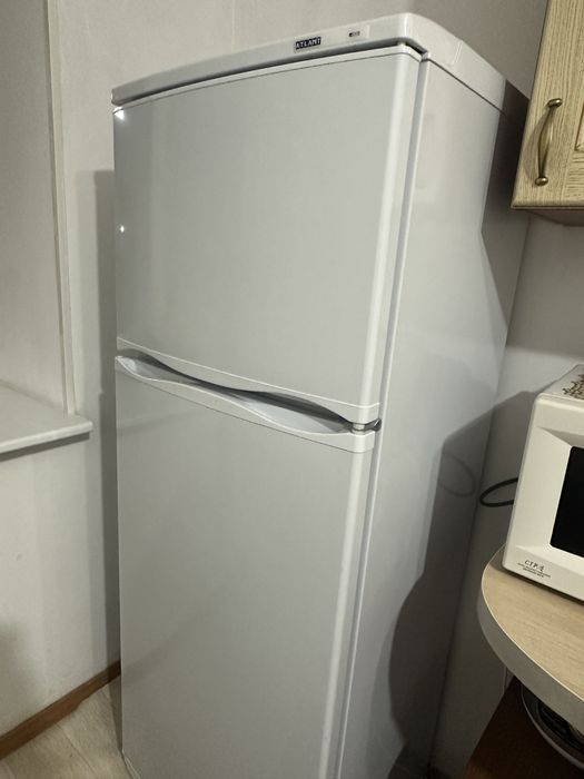 Холодильник белый