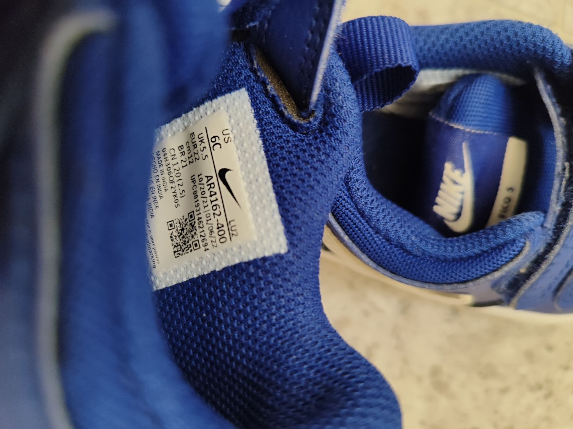 Ест. Кожа на Nike, Okaidi, Adidas, Obaibi маратонки