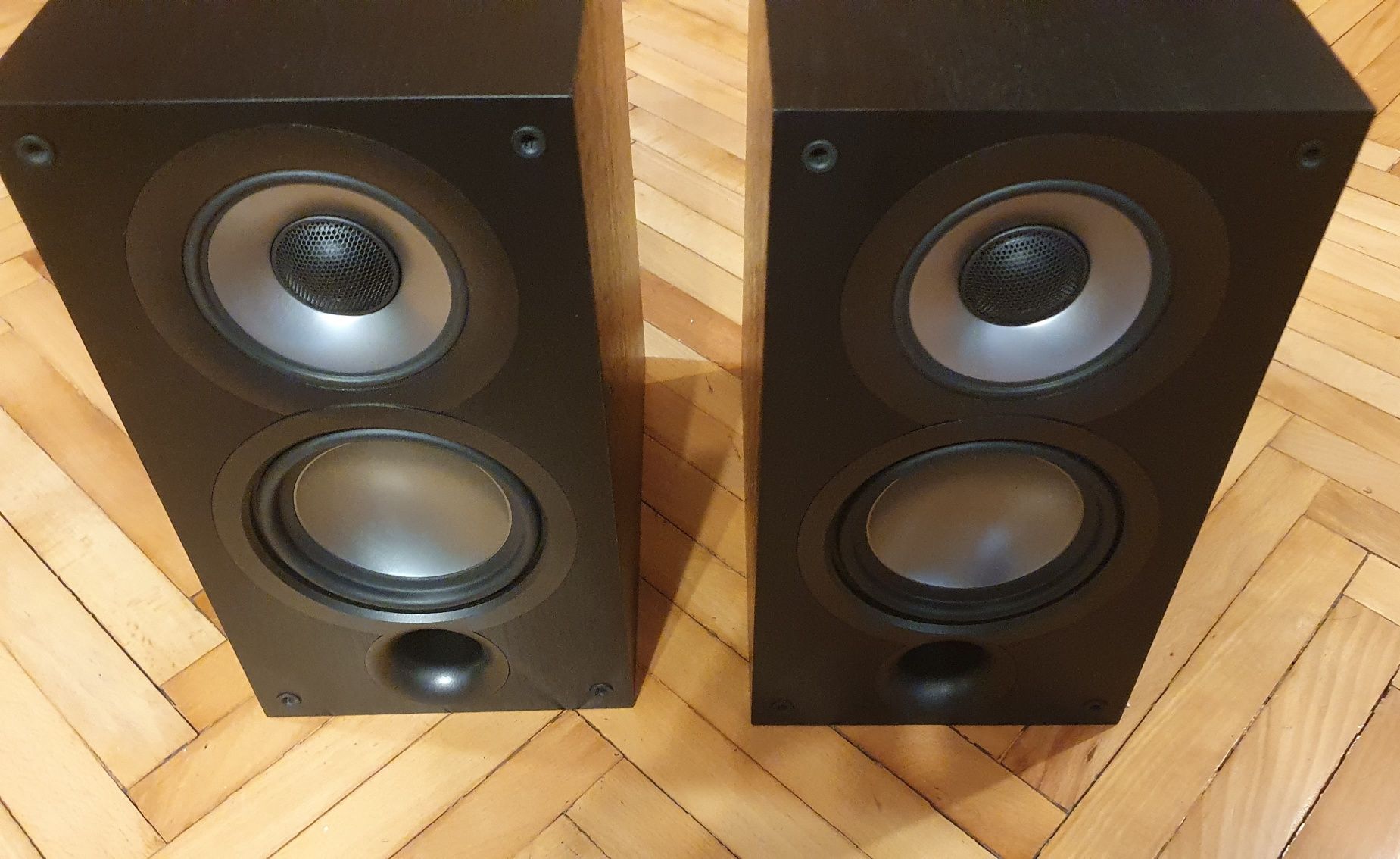 ELAC Uni-Fi UB52
