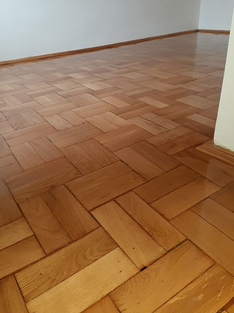 Raschetare parchet și scări interioare