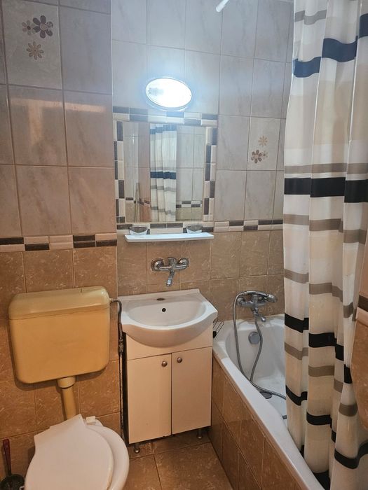 Vand apartament 3 camere