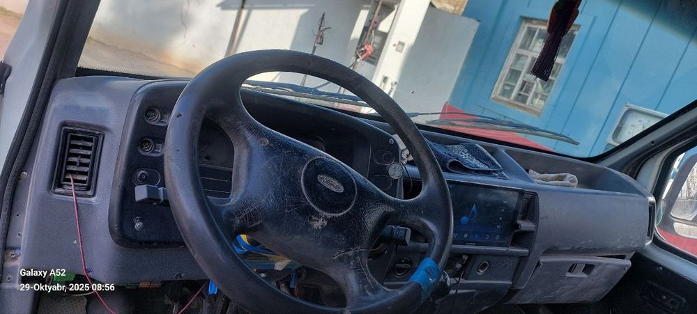 Mashina sotiladi holati zoʻr moshina