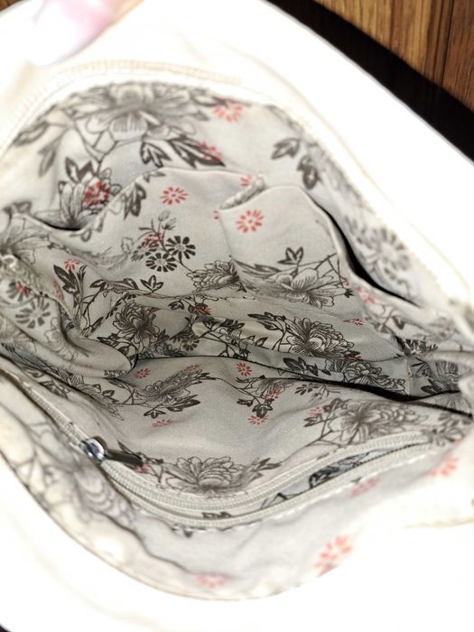 Geanta din piele, alba cu fermoar