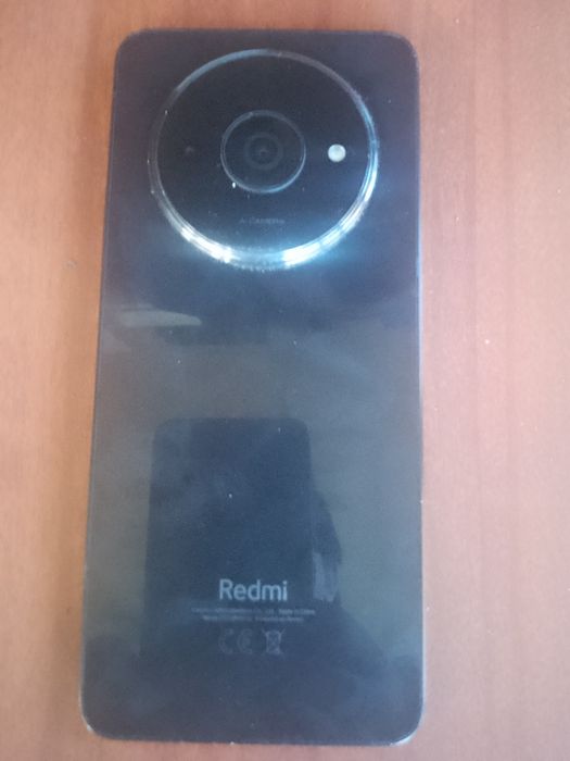Продавам телефон REDMI A3 почти нов без забележки