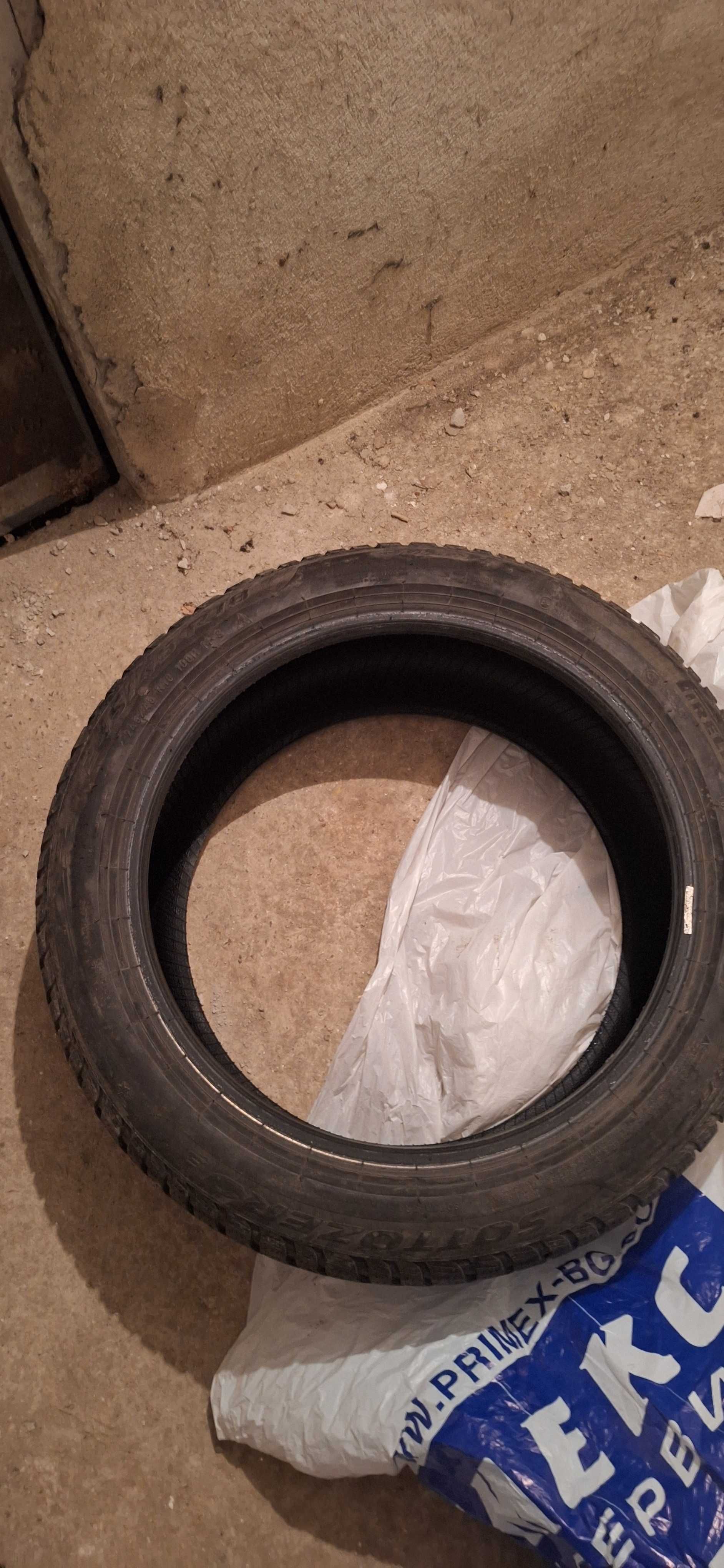 Продавам зимни гуми на 2 сезона PIRELLI 245/45R18 100H XL M+S
