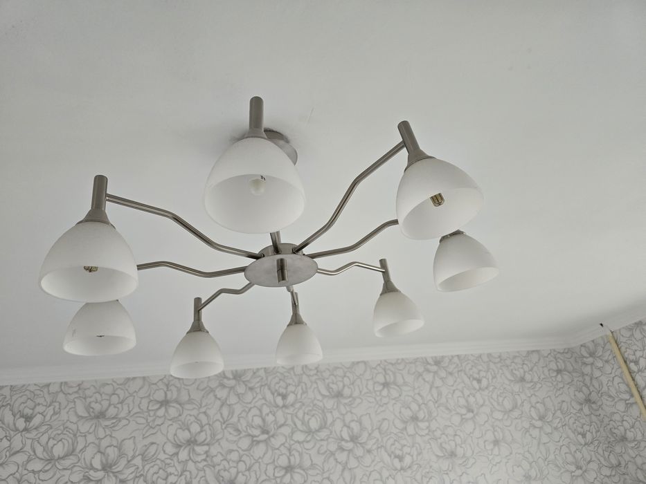 Продам люстру 8ми рожковую в идеальном состоянии