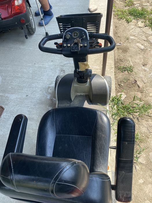 Electro mobil pentru batrani