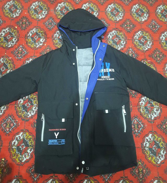 Supreme kurtka (L razmer)
