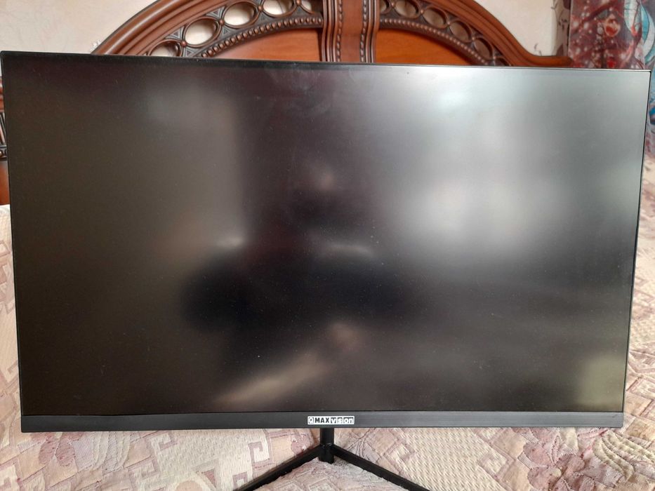 два монитора бу.маленький рабочий большой не исправеню