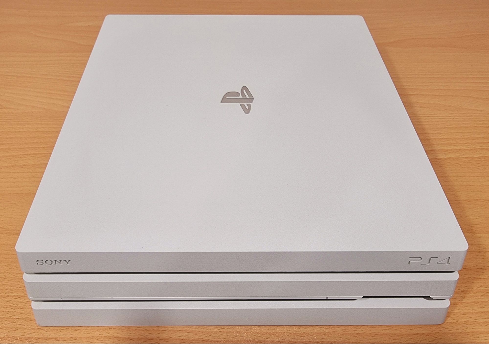 Playstation 4 PRO WHITE