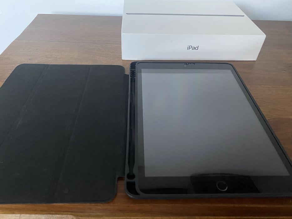 Ipad gen. 9, 64 GB + tastatura si husă