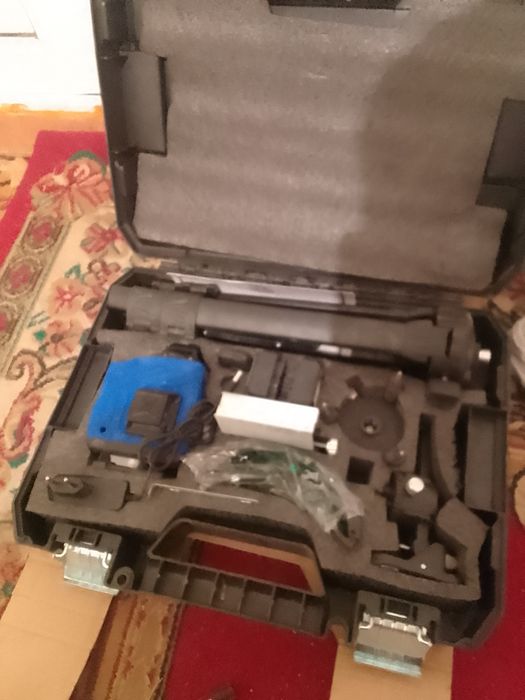 Лазерная уровень новой 4д продается  Лион