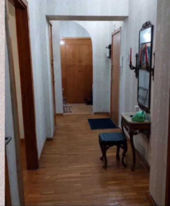 Продаю квартиру на Цум Космонавты Ойбек