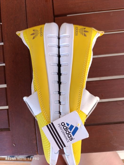 Balerini , tenisi Adidas noi