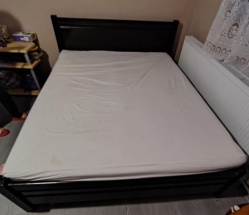 Vând pat de 2 persoane