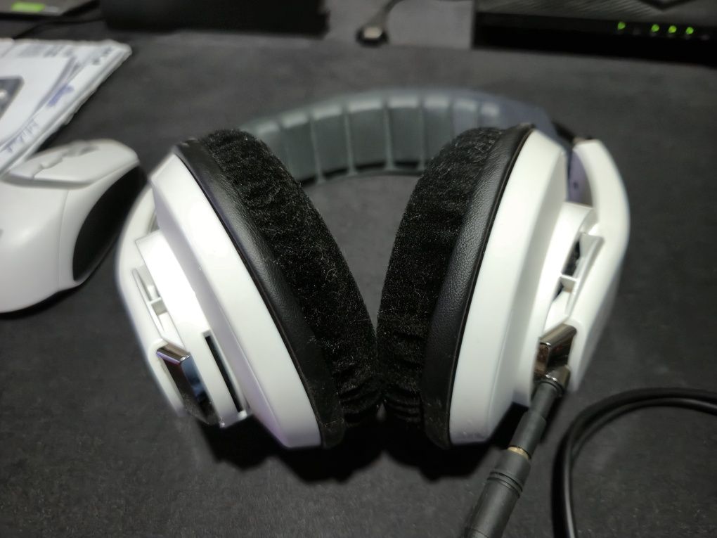 Vând căști audio Superlux HD 681 Evo