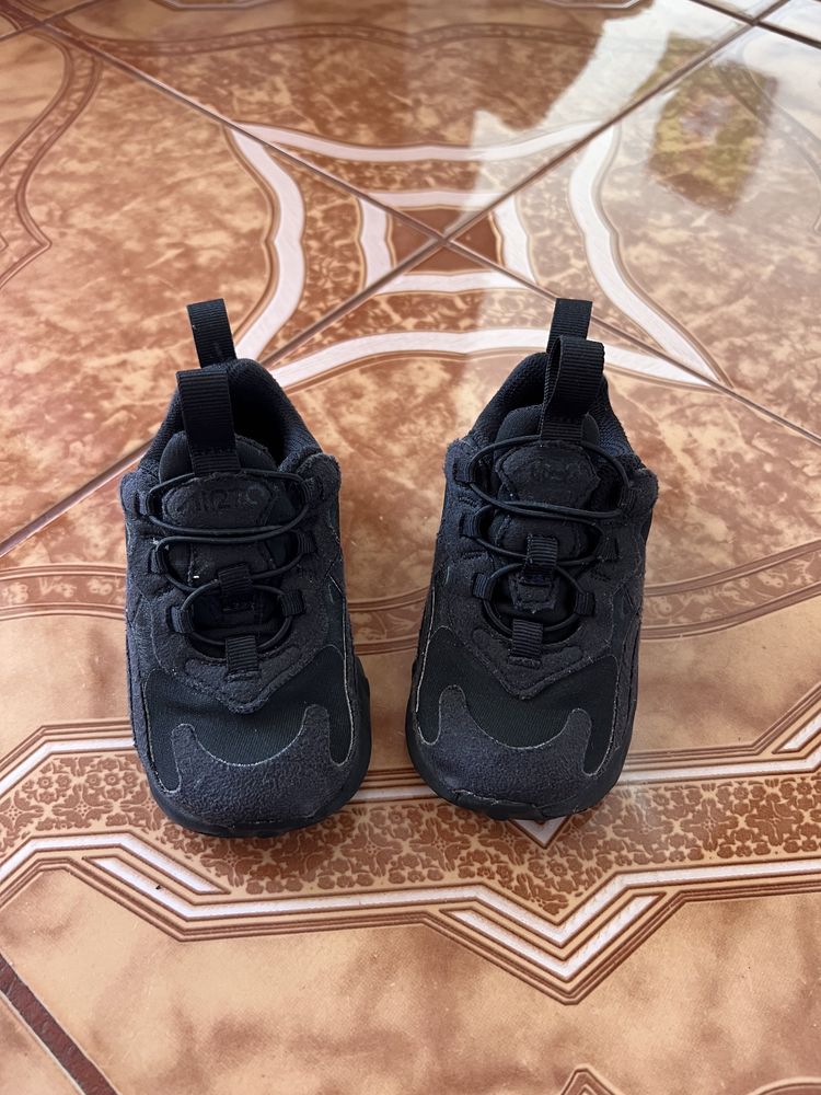 Adidași Nike air 270 am măsurat cu ruleta in interior și au 14 cm