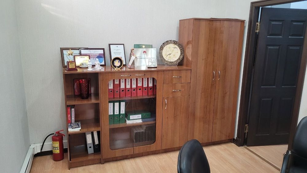 Шкафы и стулья набор