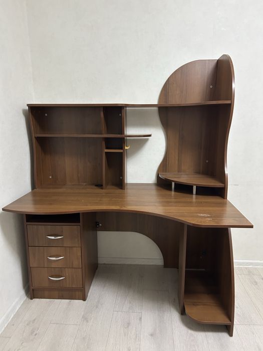 Письменный стол