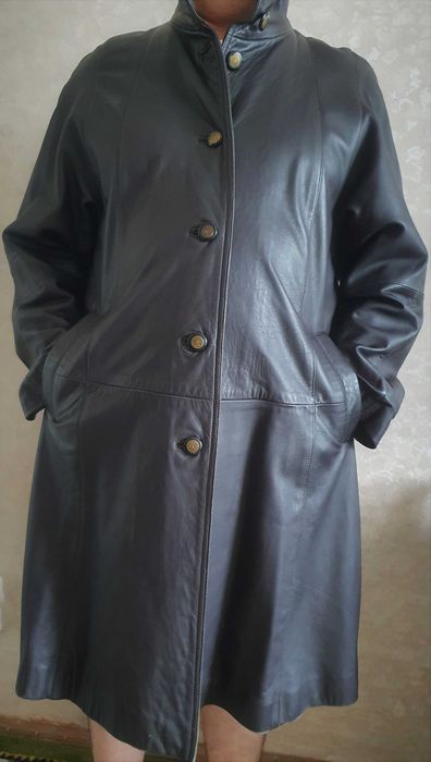 Vând haină de piele