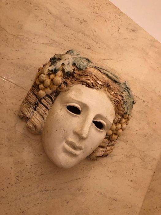 Lot 2 capitel, 3 masca perete