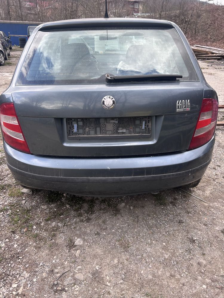 Dezmembrez skoda fabia 1.2 jante motor cutie scaune