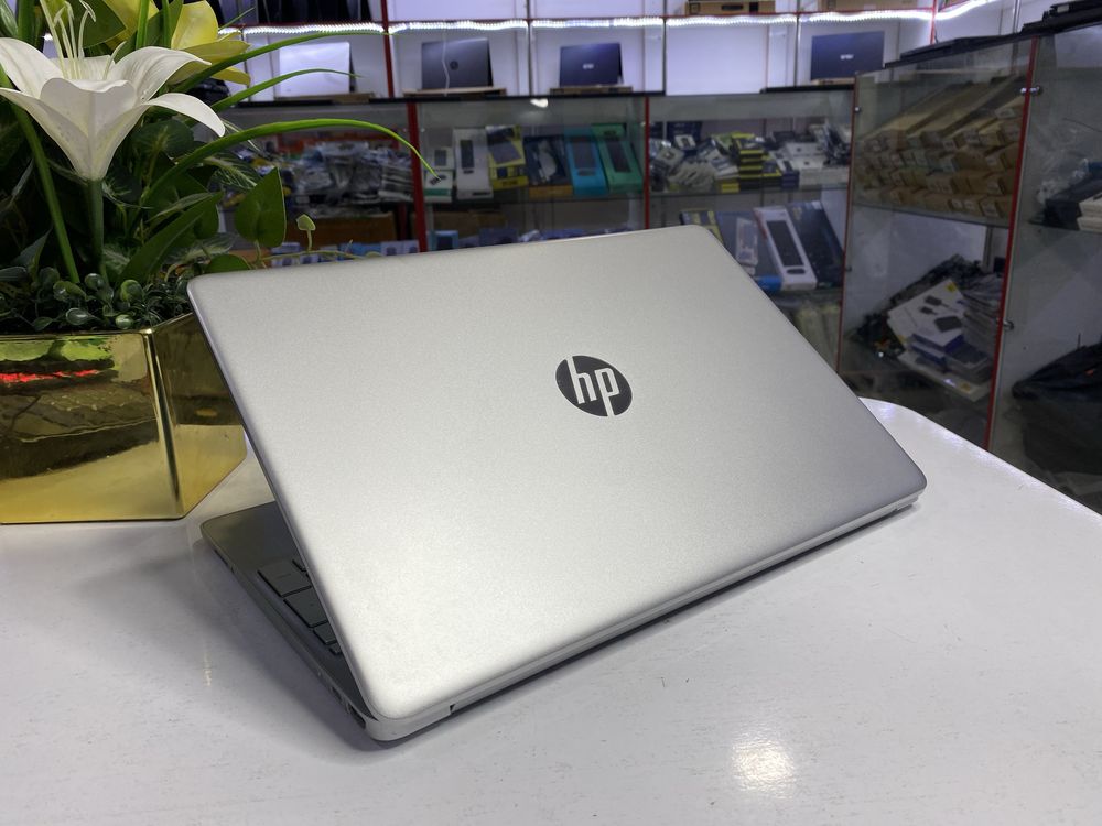 Hp i7 ekrani sensorlik  atiga 7 kun ishlatilgan
