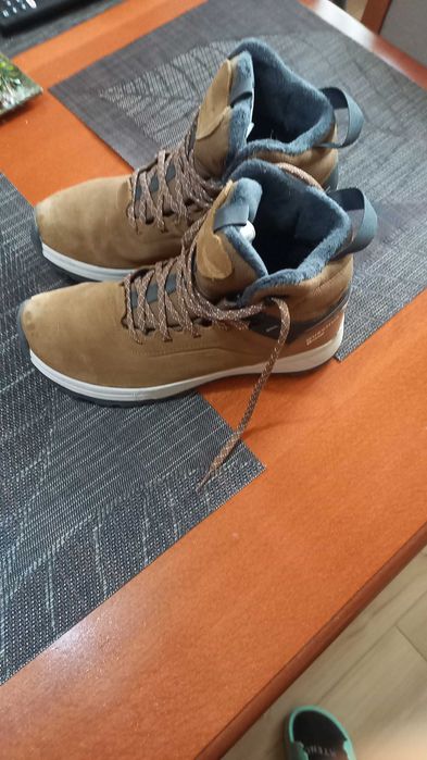 Маратонки Адидас и зимни обувки от Декатлон