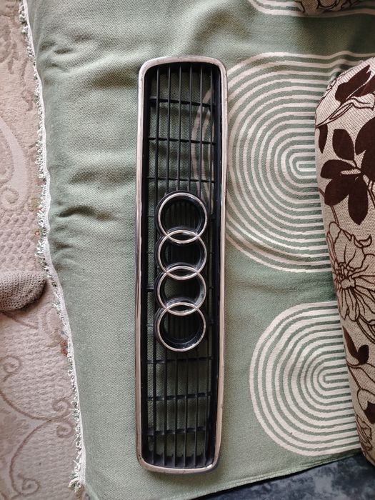 Продам решотку радиатора на ауди б4