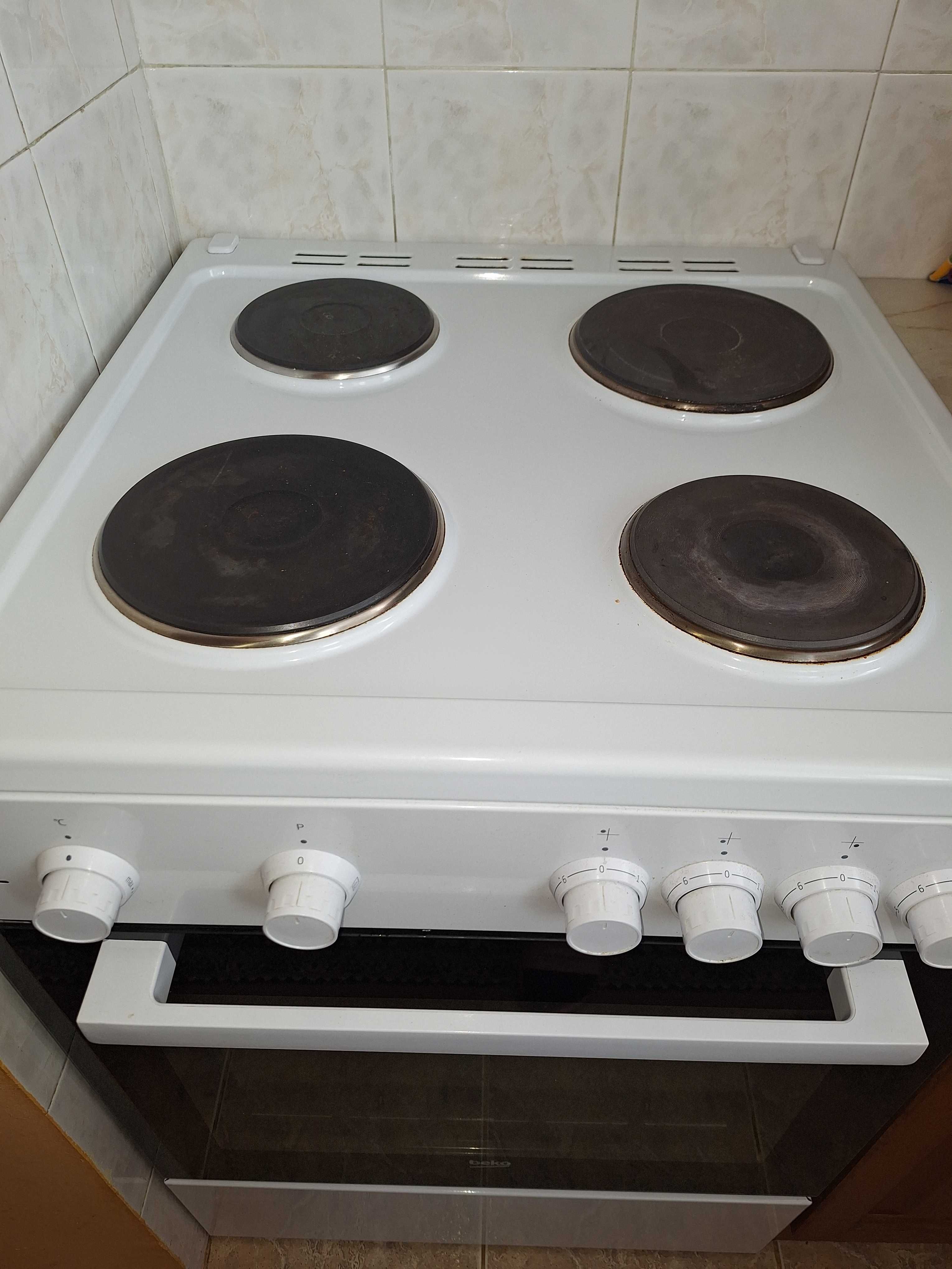 Готварска печка BEKO FSS 66000 W ОБИКНОВЕНИ, A, 71 L