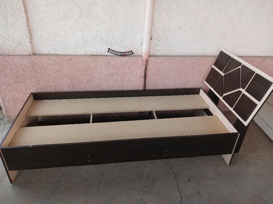 Спальный кровать