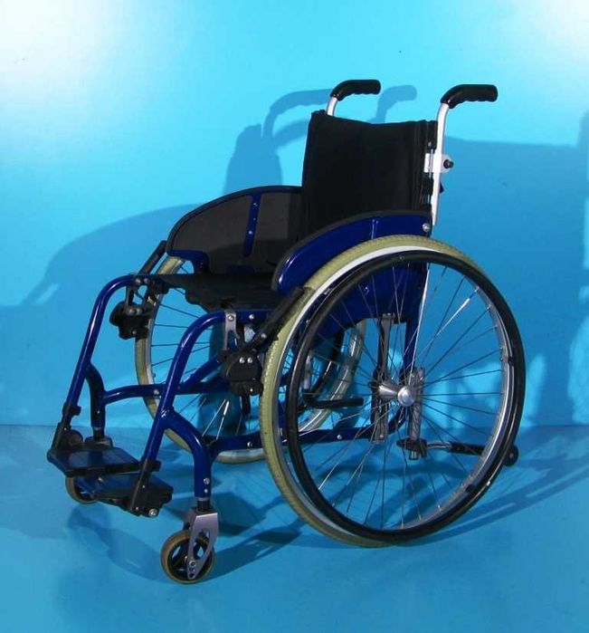 Scaun cu rotile din aluminiu activ Sopur - latime sezut 42 cm