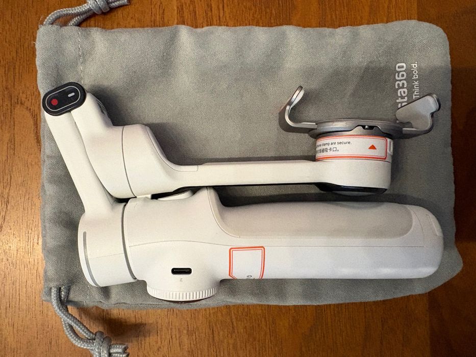 Insta360 Flow 2 PRO - pachet impecabil, cu etichete pe el