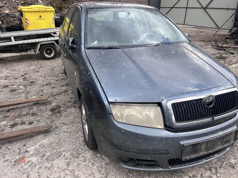 Dezmembrez skoda fabia 1.2 jante motor cutie scaune
