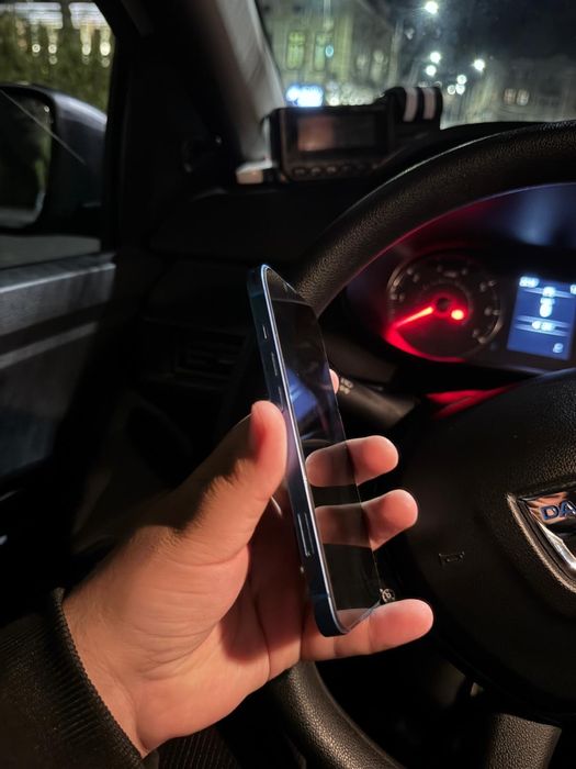 Iphone 13 100% sănătate NEGOCIABIL