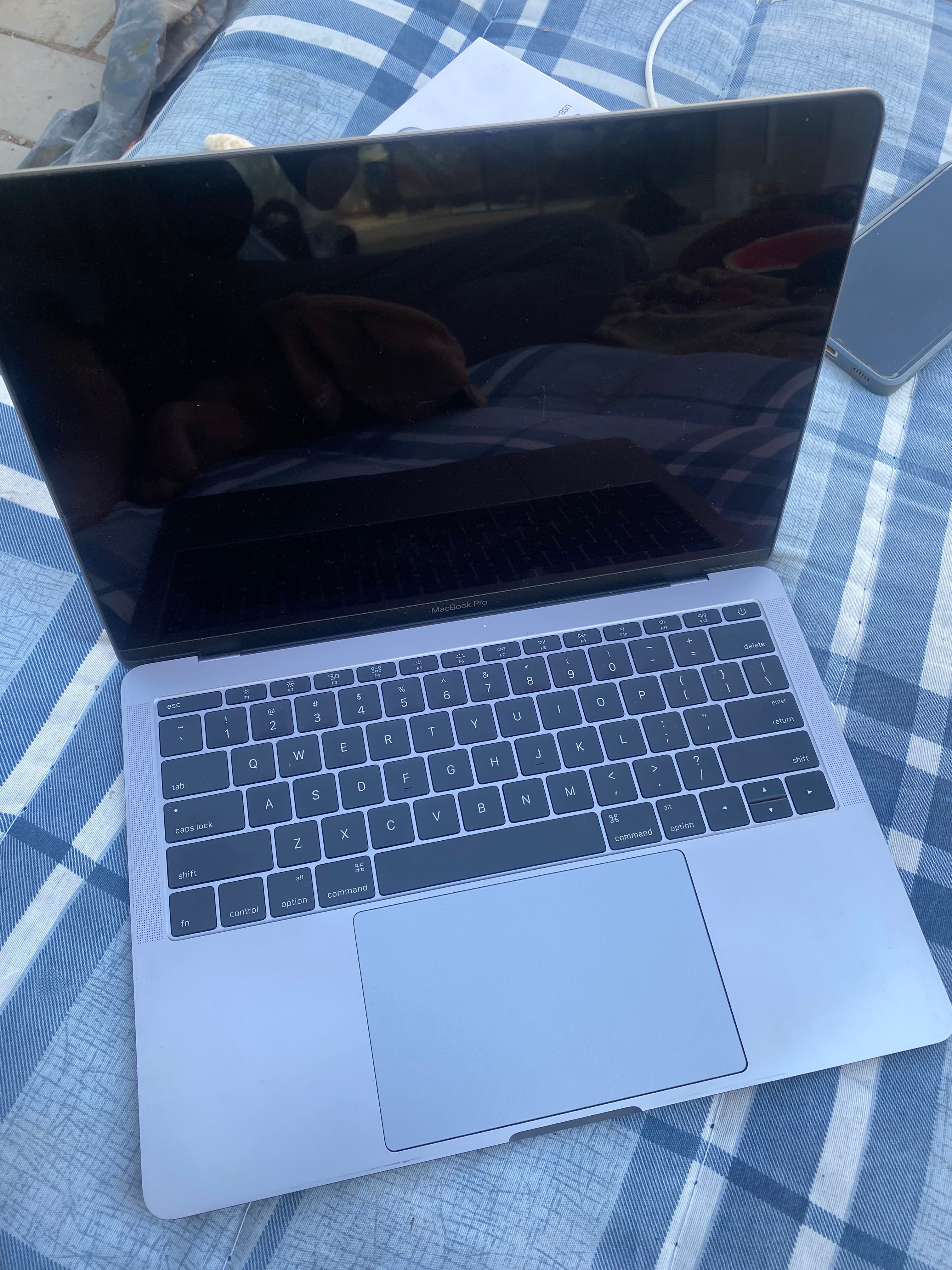 Macbok pro 2017 40 sikl