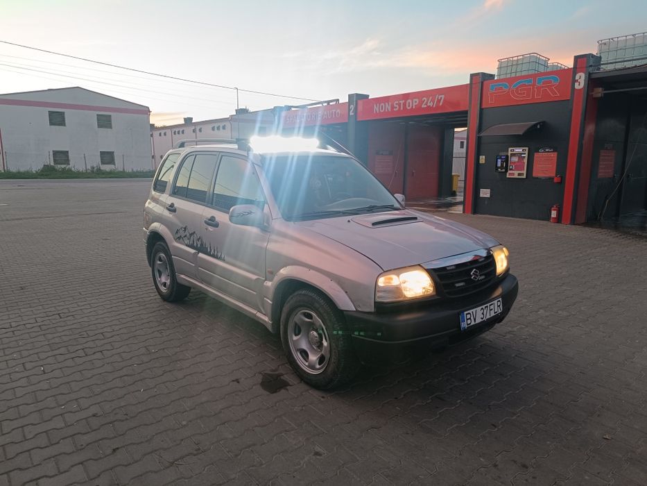 Vând Suzuki Gran Vitara 4x4 motor de pegeot 2000hdi