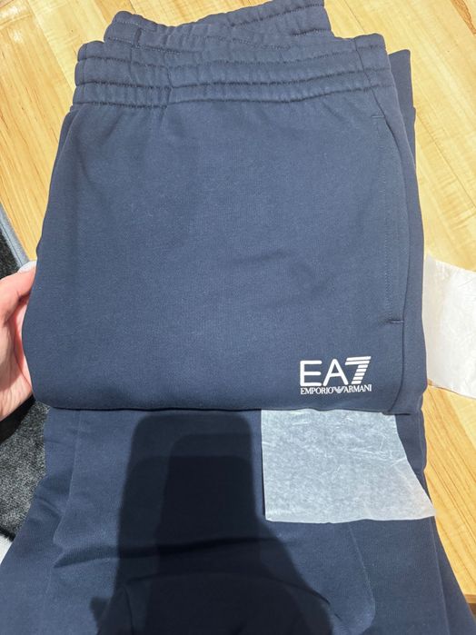 Мъжски анцуг Armani ,Xl размер