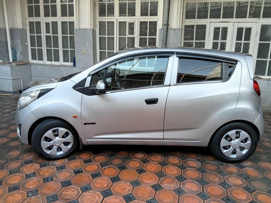 Chevrolet spark.