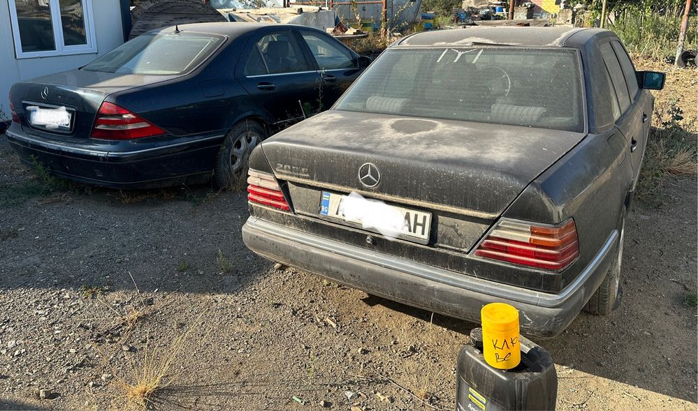 Mercedes W124 E200 & W220 S320