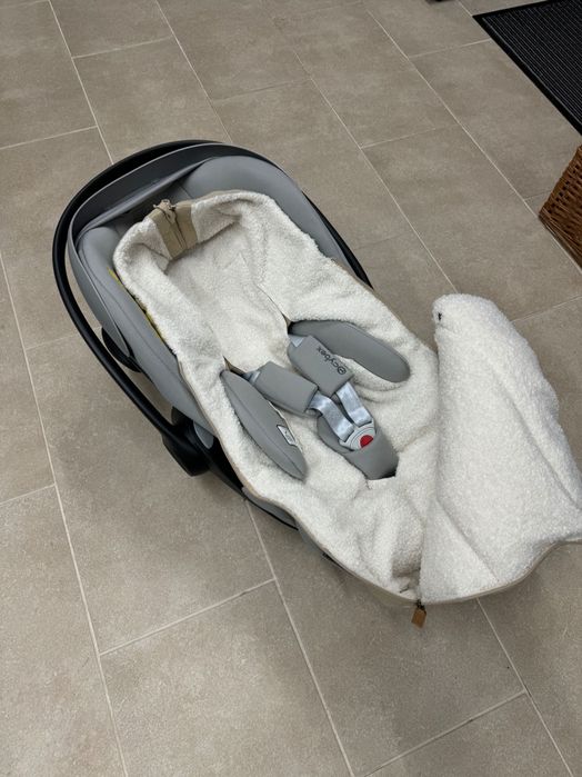 Sac de iarna pentru scaun/scoica auto Elodie crem