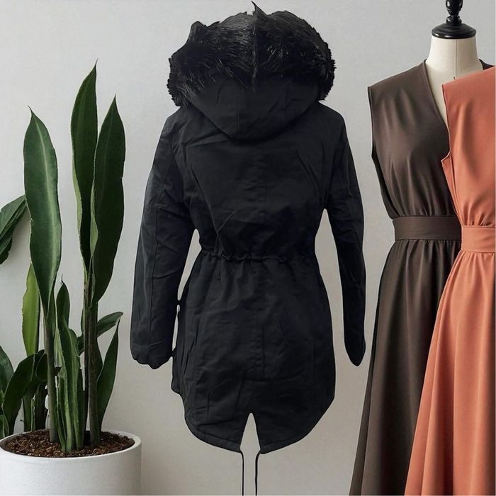 Дамска черна парка