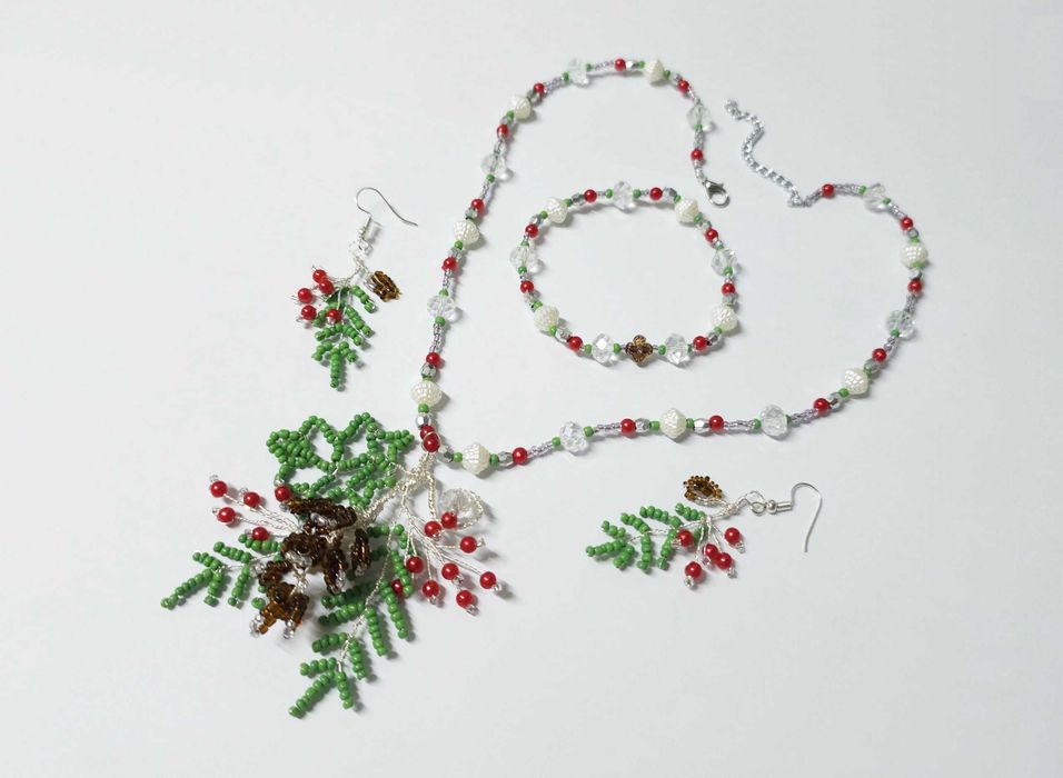 Set unicat bijuterii margele rosu verde, con brad cu bobite rosii ilex