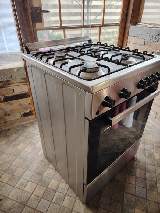 Vând aragaz Beko in staretare buna de functionare