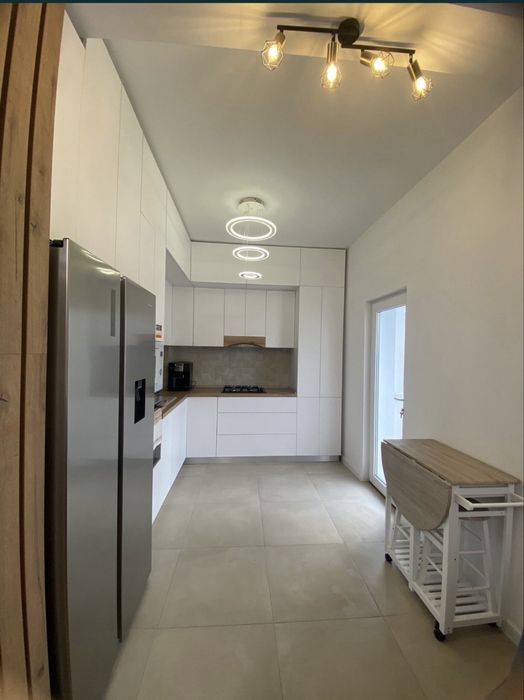 Vila la mare / afacere, P+1+M , 5 bai proprii , curte pavata , foisor