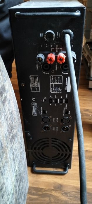 Профессиональный усилитель мощности звука