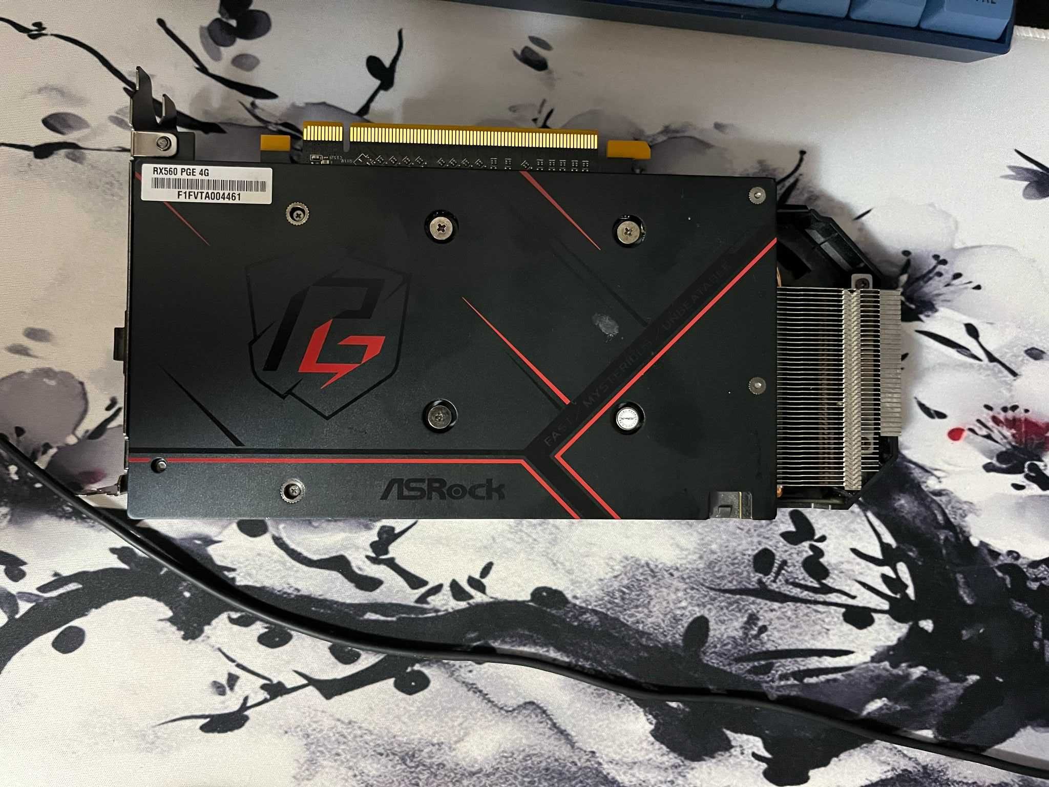 Видеокарта AMD RX 560 4GB – Отлично състояние, идеална за гейминг