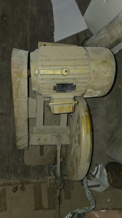 Отрезная машина по металлу.