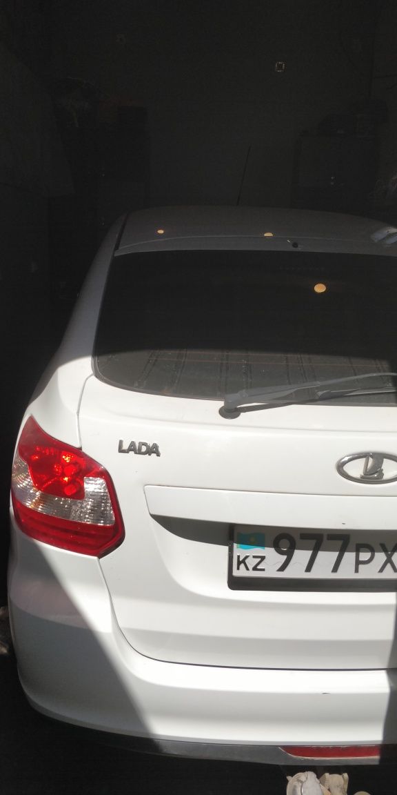 Продам автомобиль Lada Granta 2015 года